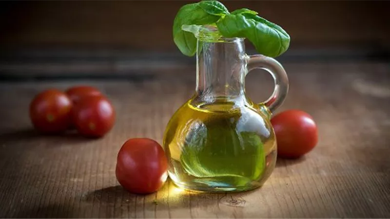 دراسة تكشف أثر تناول الطماطم وزيت الزيتون على القلب