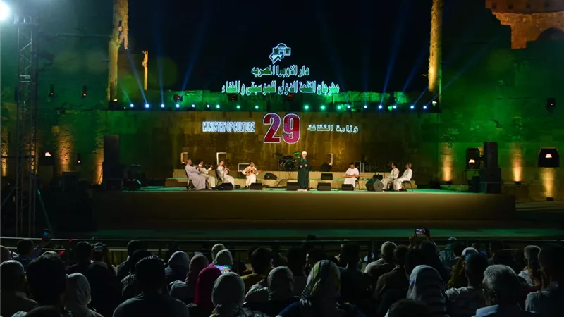 اربعة الاف مشاهد في ليلة روحانية مع شيخ المنشدين ياسين التهامى بالقلعه.. صور