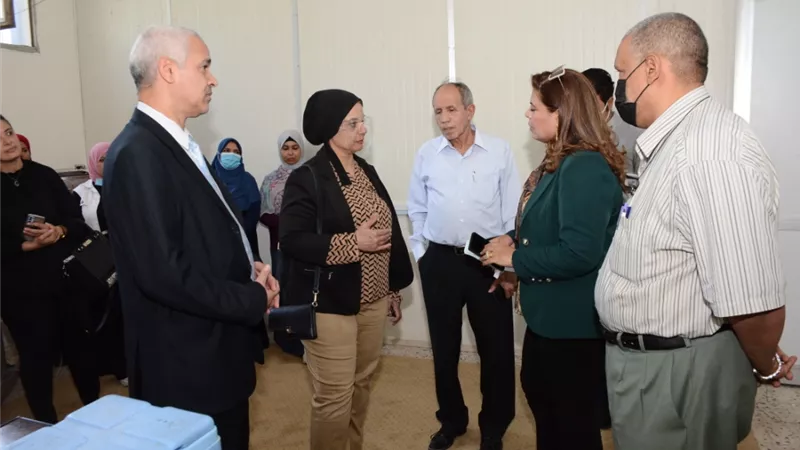 جامعة أسيوط تطلق فرق طبية متنقلة لتطعيم كافة أفراد المجتمع الجامعي بلقاح فيروس كورونا
