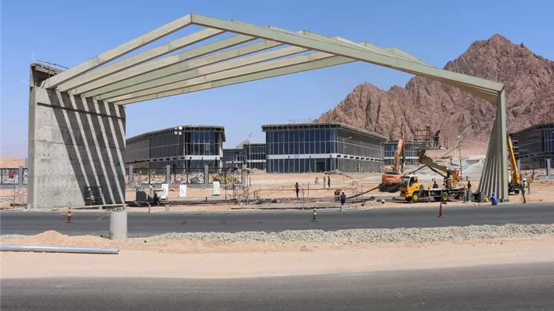 فودة يتابع أعمال البنية التحتية والرصف والإنارة بالطريق الدائرى بشرم الشيخ
