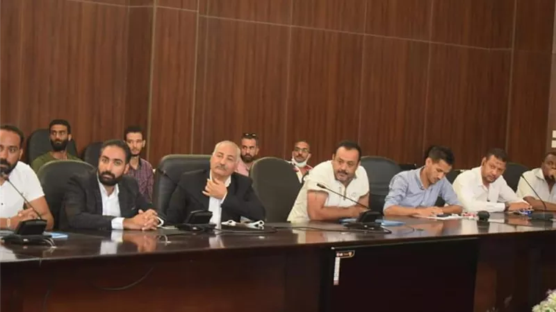 سكرتير عام البحر الأحمر يلتقي مسئولي هيئة التنمية الصناعية لمناقشة تذليل كافة المعوقات بالمجمع الصناعي