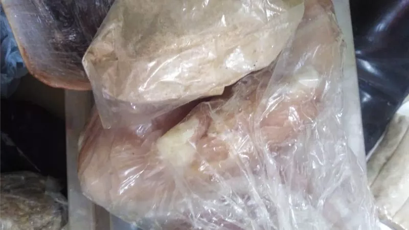 ضبط أغذية غير صالحة للإستهلاك الآدمى فى حملة تموينية بأرمنت جنوب غرب الأقصر