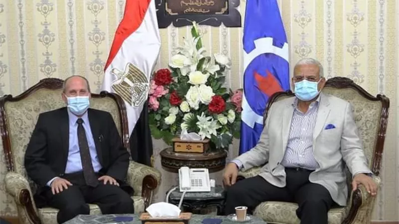 محافظ السويس يستقبل رئيس شركة توزيع كهرباء القناة