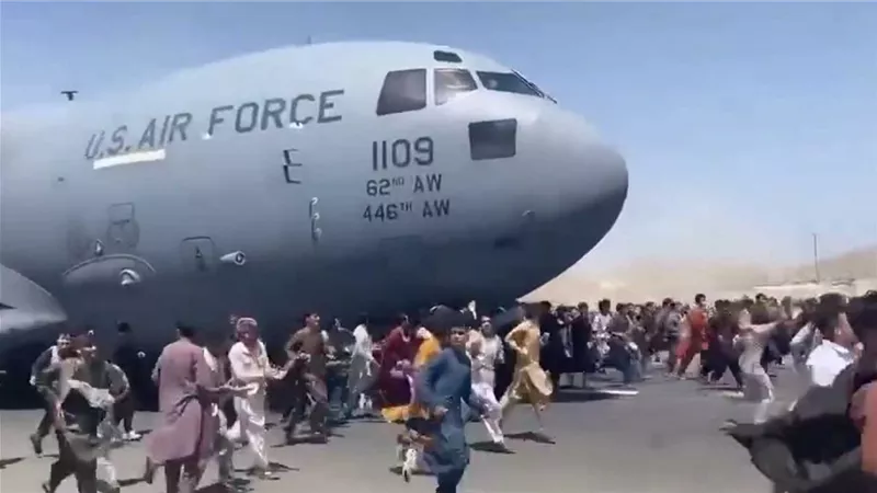 المملكة المتحدة تسعى للضغط على الحلفاء لاستقبال لاجئين أفغان