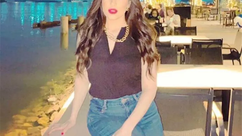 شاهد .. ندى عادل تجذب القلوب بإطلالة ساحرة على النيل
