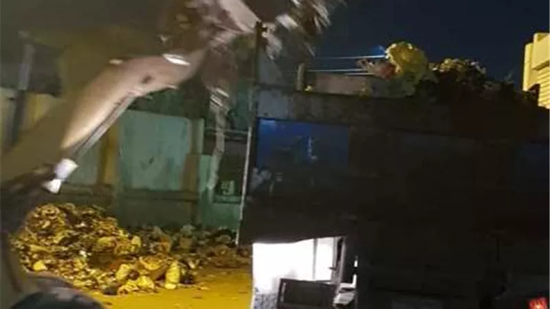 محافظ الإسماعيلية يستجيب لشكوى مواطن و يوجه برفع ١٠ طن مخلفات من أبوعطوة