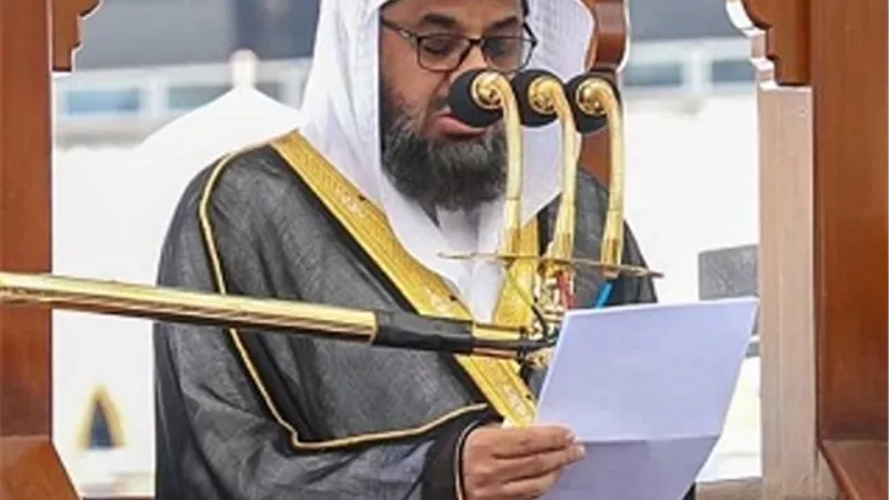 الشريم في خطبة الجمعة: من سنن الله على عباده أن يريهم آياته ليميز الصابر من الساخط