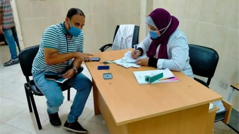 12 مركزا لتلقي لقاح كورونا لأهالي سوهاج الراغبين في السفر للخارج.صور