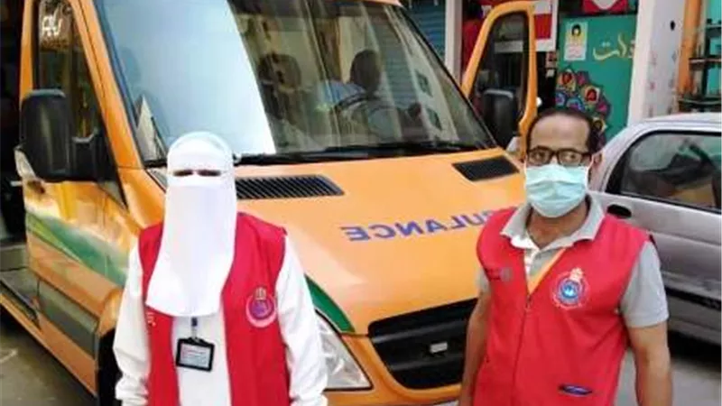زيارات منزلية لتطعيم غير القادرين بجرعات من لقاح فيروس كورونا فى السويس.. بالصور