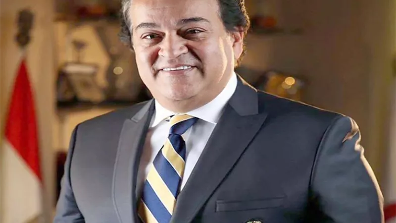 العام المقبل.. التعليم الجامعي أون لاين أم حضوريا؟.. وزير التعليم العالي يجيب