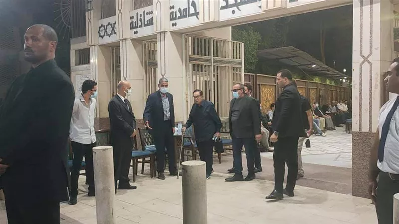 توافد الفنانين على عزاء السيناريست الراحل فيصل ندا