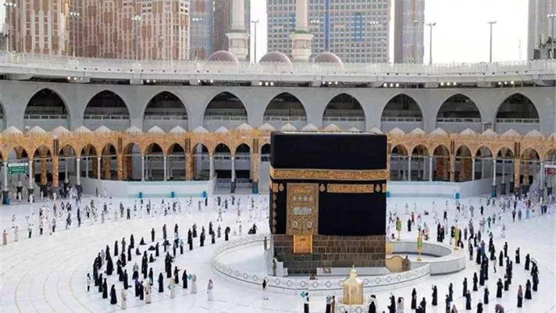 السعودية تستقبل أولى رحلات المعتمرين القادمين من الخارج