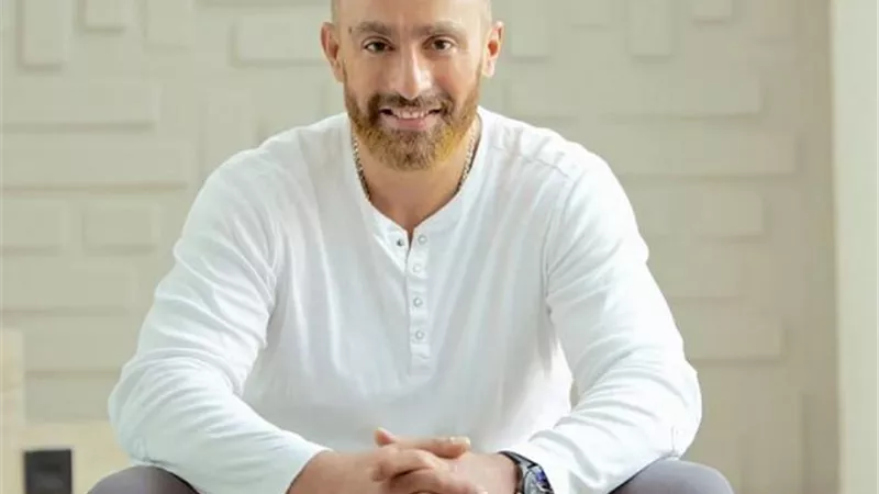 السقا يناشد جمهوره بالدعاء لنجم الأهلى مؤمن زكريا