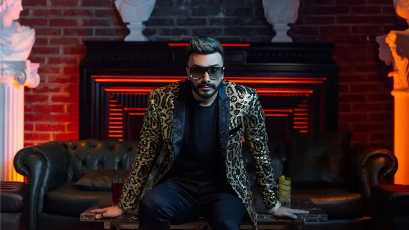 البلوجر أحمد حسام يقتحم عالم الغناء ويقدم أغنية 