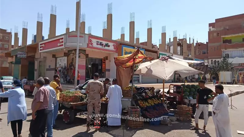 إستمرار اعمال الإزالة للأكشاك المخالفة والتعديات على حرم الطريق بمدينة سفاجا