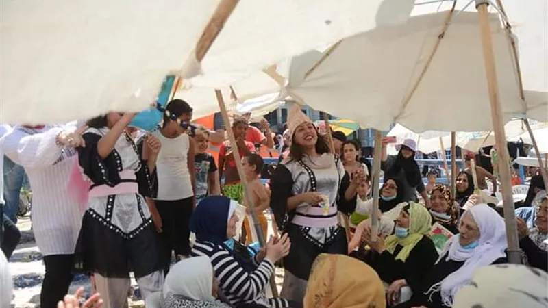 شاطئ المندرة يستقبل مرضى السرطان بالعروض الفنية والتنورة