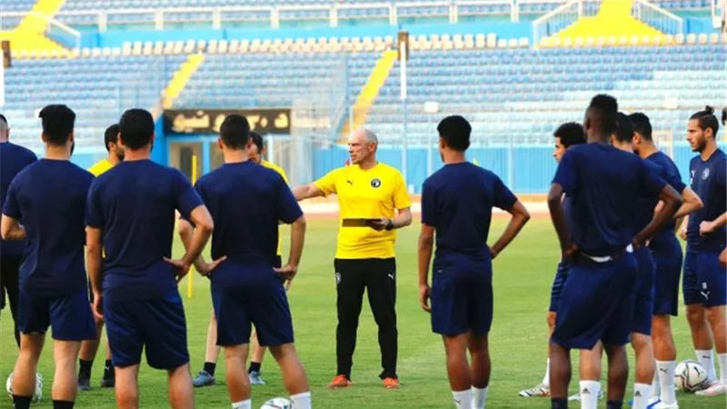 تاكيس جونياس يعلن تشكيل بيراميدز لمواجهة أسوان فى الدورى