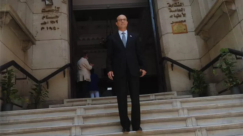 النقابة العامة لأطباء مصر تكرم نائب رئيس جامعة أسيوط