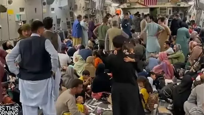 إغلاق مطار كابل ليومين من أجل إجلاء المتواجدين فيه