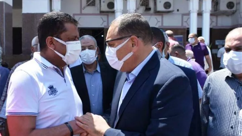 محافظ الشرقية يؤدي واجب العزاء في وفاة شقيق السكرتير العام المساعد للمحافظة بمدينة الإسماعيلية