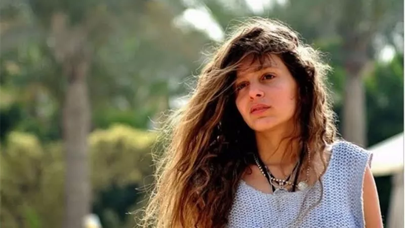 غياب الفنانين عن جنازة جدة جميلة عوض