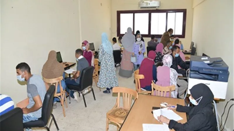 بعد غياب كلى بالأمس.. تزايد أعداد طلاب التنسيق الالكترونى بجامعة الوادى الجديد .صور