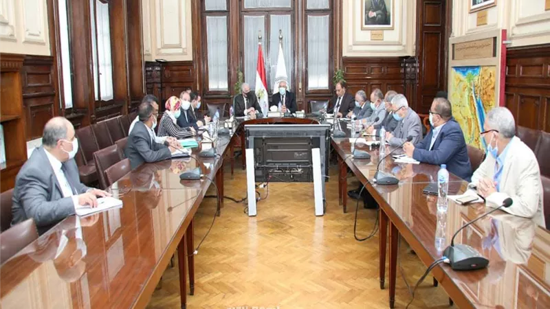 وزير الزراعة ومحافظ جنوب سيناء يبحثان متابعة تنفيذ المشروعات الزراعية بالمحافظة