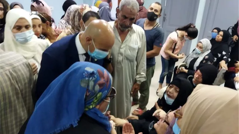مدير صحة الشرقية يتابع تطعيم المواطنين بمجمع الخدمات الطبية بمستقبل وطن فى الزقازيق.. بالصور