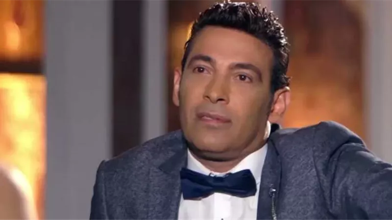 سعد الصغير ينقذ توأم من الشارع.. والتضامن تنقلهما لدار رعاية.. فيديو