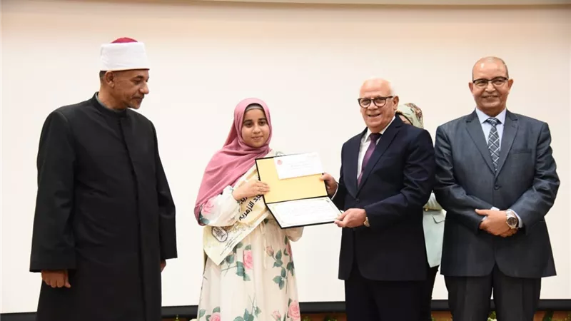 الغضبان يكرم أوائل الثانوية العامة والأزهرية