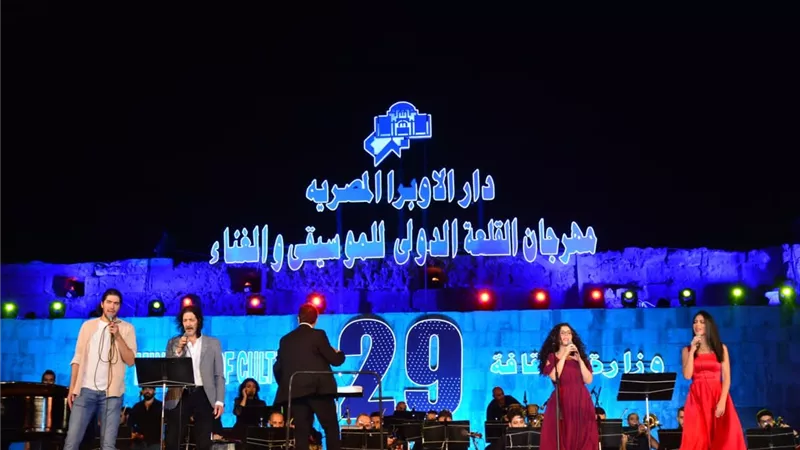 طرقان يقدم التحية لمصر وشعبها ويشعل المحكى بذكريات سيمبا وماوكلى وجولة غنائية مع هلا رشدى فى القلعة