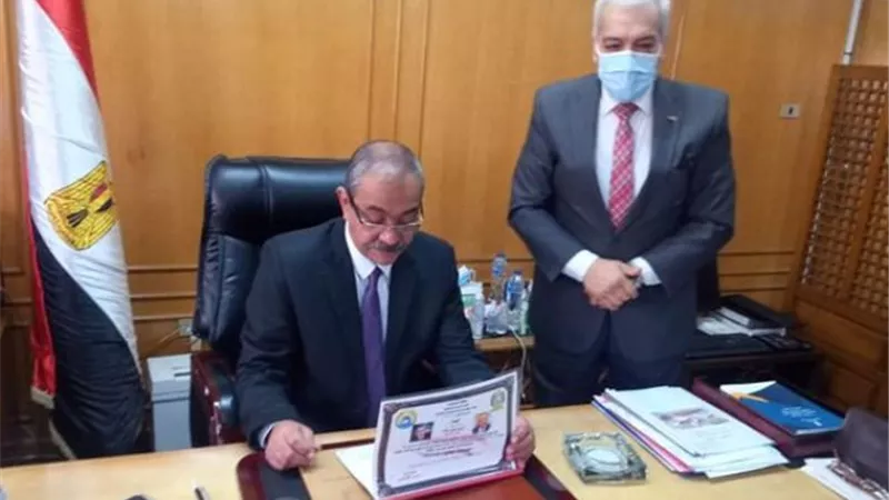 محافظ الإسماعيلية يعتمد نتائج امتحانات الدور الثاني للشهادة الإعدادية