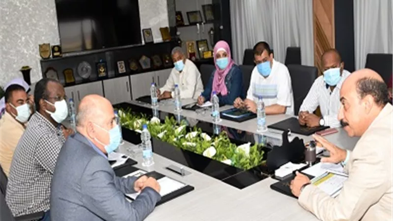 محافظ أسوان : الإسراع بمعدلات تنفيذ مشروعات حياة كريمة .. والطريق الإقليمي الشرقى وتطوير العشوائيات