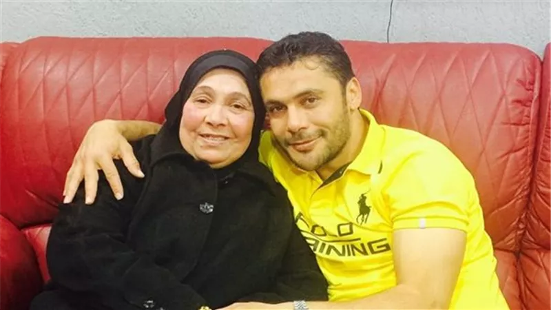 أحمد فتحي ينعى والدة أحمد حسن