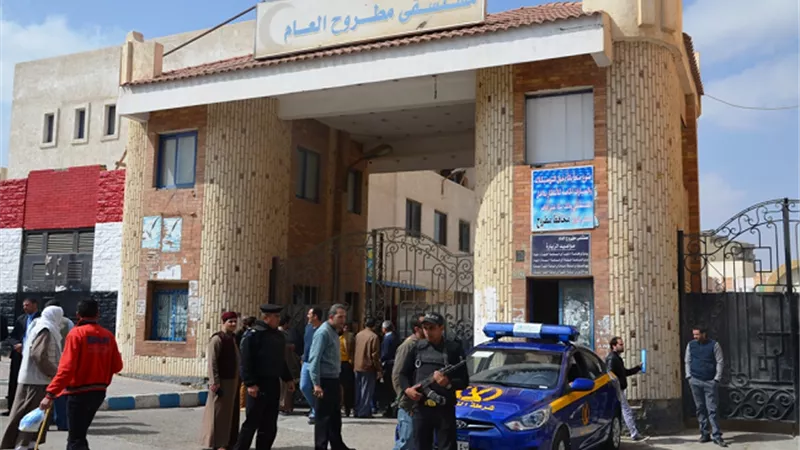 اصابة ٣ ليبيين في انقلاب سيارة علي طريق السلوم