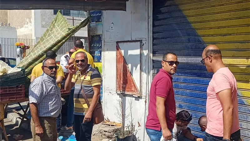 تشميع 3 منافذ غير مرخصة في حملة إشغالات بالإسماعيلية ..صور
