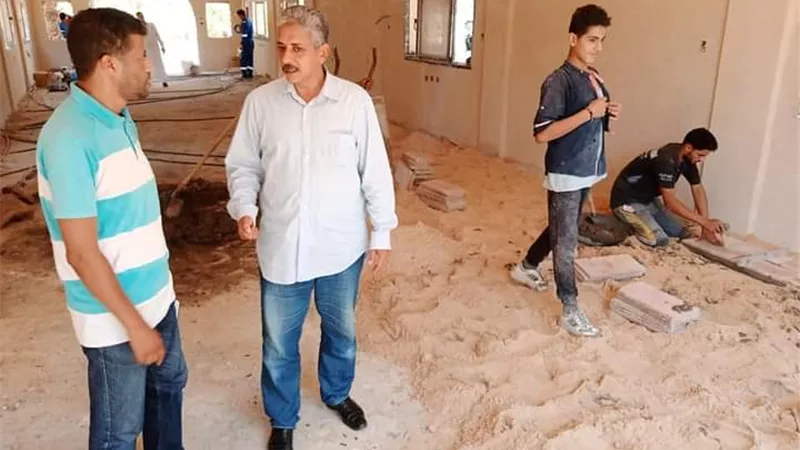 رئيس مدينة سيوة يتفقد مشروعات الواحة