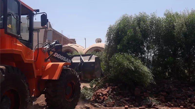 ازالة حالة تعدى على ١٥٠ متر من املاك الدولة بحوض الرمال غرب الأقصر