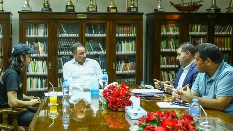 الخطيب يبحث استعدادات احتفالية النجمة العاشرة وتكريم الأبطال