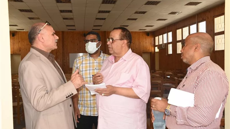 رئيس جامعة الأقصر يتفقد كلية الطب استعدادًا لجاهزيتها للعام الدراسي الجديد