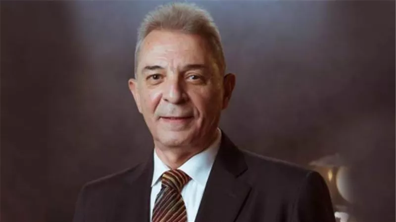 محمود حميدة يحتفل بعيد ميلاد ابنة شقيقة