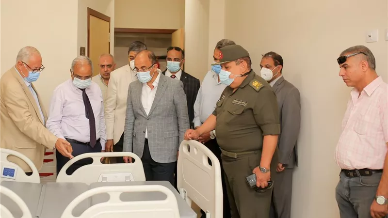 رئيس جامعة الزقازيق فى زيارة تفقدية لمستشفى العاشر من رمضان الجامعى