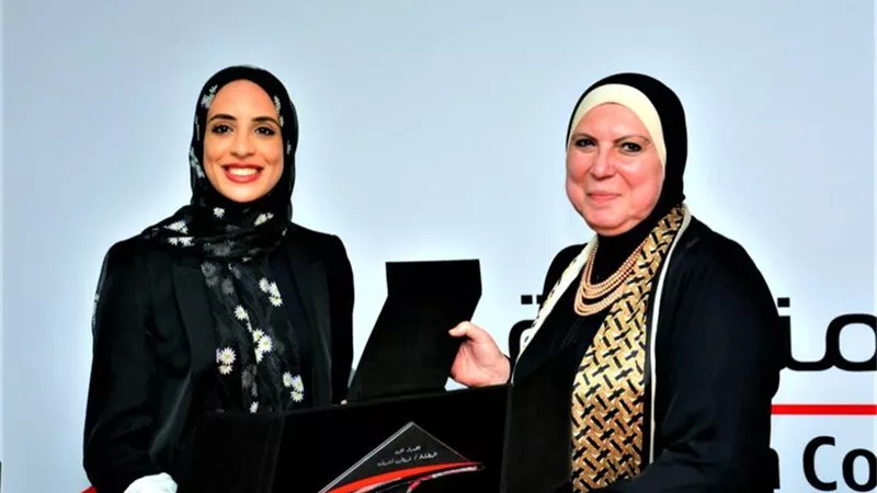 وزيرة التجارة والصناعة تكرم البطلة الأوليمبية فريال أشرف وأسرتها