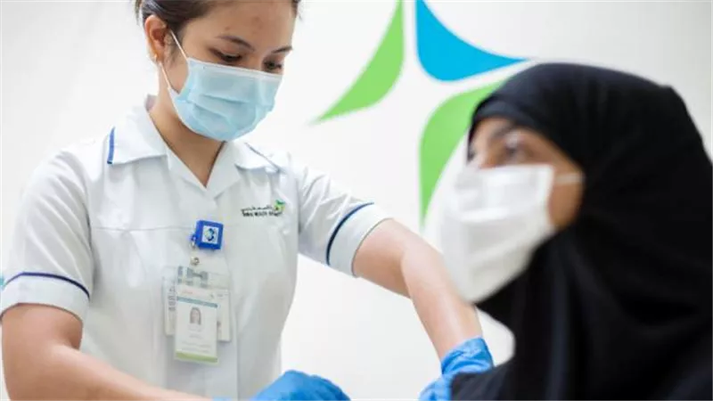 الصحة الإماراتية: تسجيل 990 إصابة جديدة بفيروس كورونا