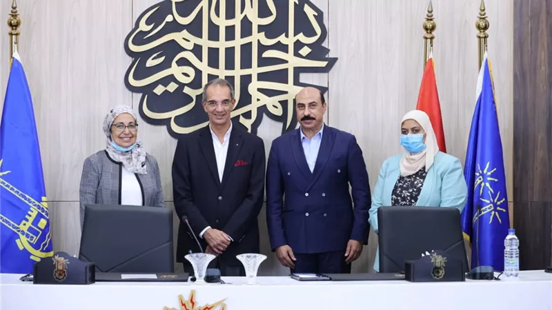 طلعت : إنشاء ٨١ برج محمول لدعم خدمة الاتصالات بقرى حياة كريمة فى اسوان