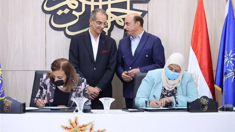 وزير الاتصالات : تطوير ٤٤ مكتبا بريديا بقرى حياة كريمة فى اسوان