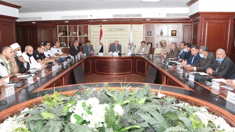 محافظ بني سويف يوجه بسرعة تسجيل العاملين على موقع وزارة الصحة