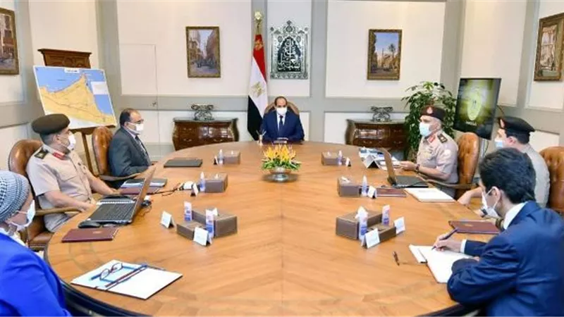 السيسى يتابع مشروعات العاصمة الإدارية الجديدة وتطوير أضرحة آل البيت