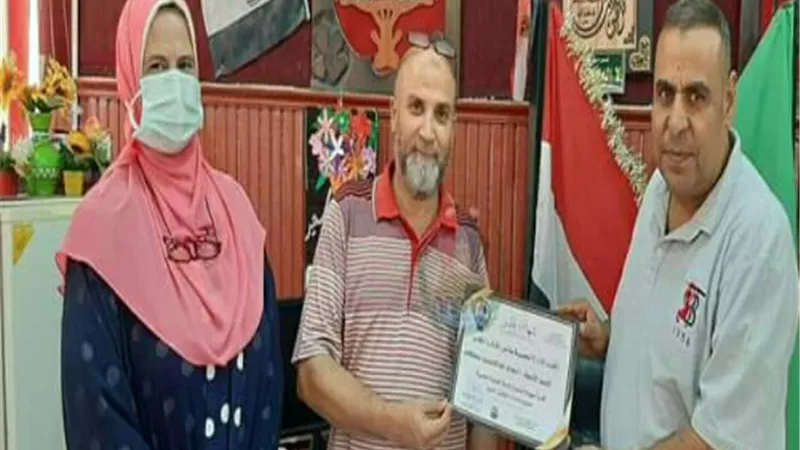 داود يُكرم مسئولي التنسيق العام بادارة غرب شبرا الخيمة التعليمية