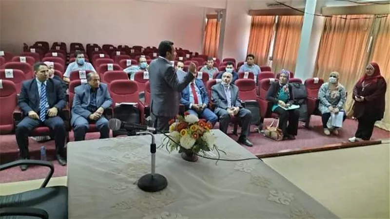 رئيس جامعة السويس يستقبل فريق الدعم الفني لمعمل الطاقة الشمسية